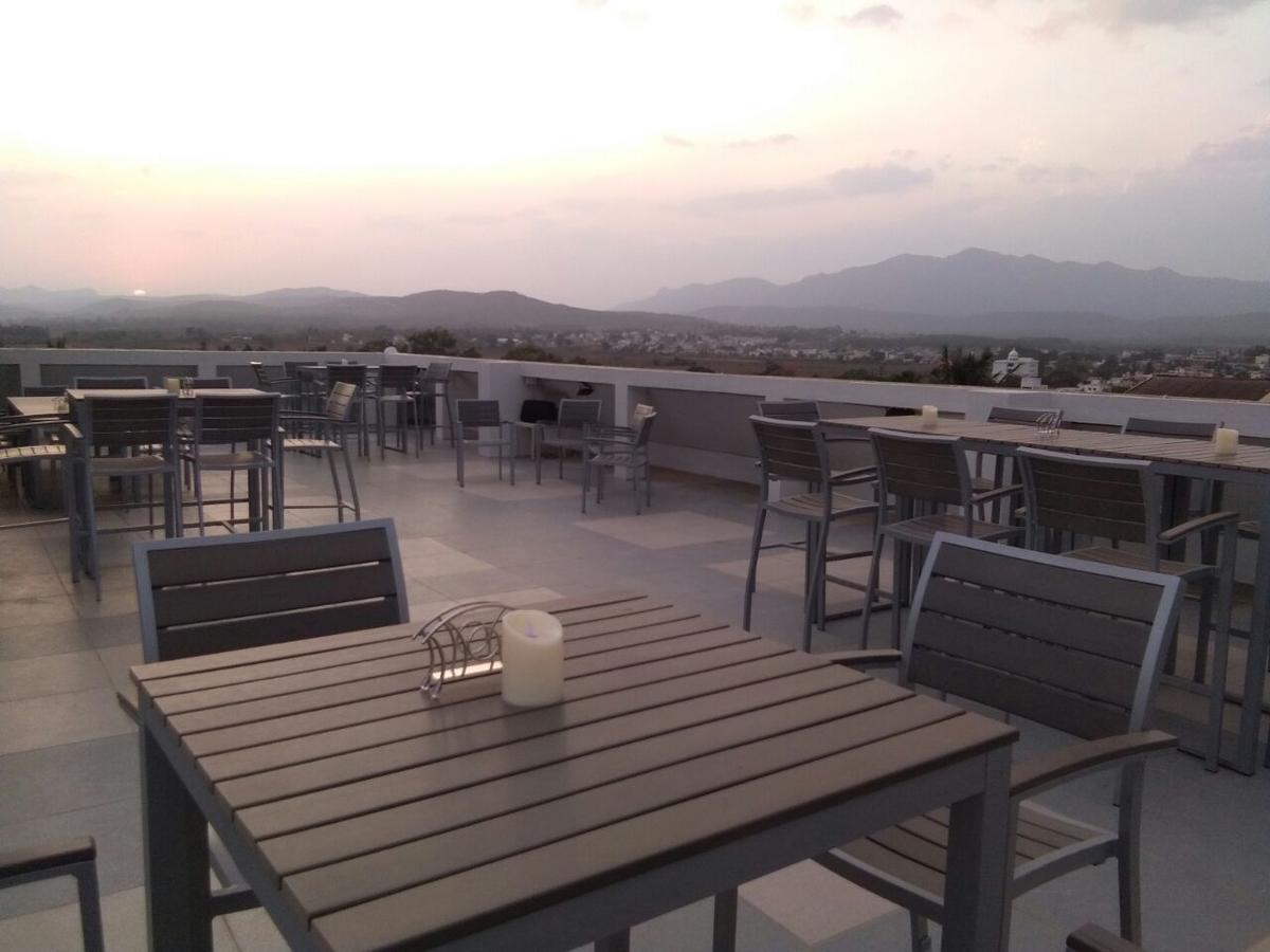Hotel Aadrika 3*