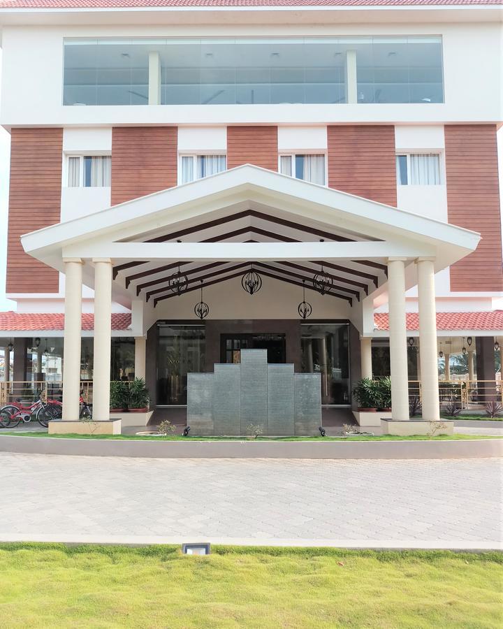 Aadrika Hotel